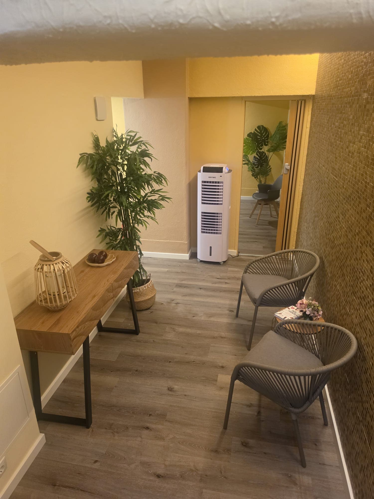 Sala de espera do Espaço Sun Lounge, com ambiente acolhedor